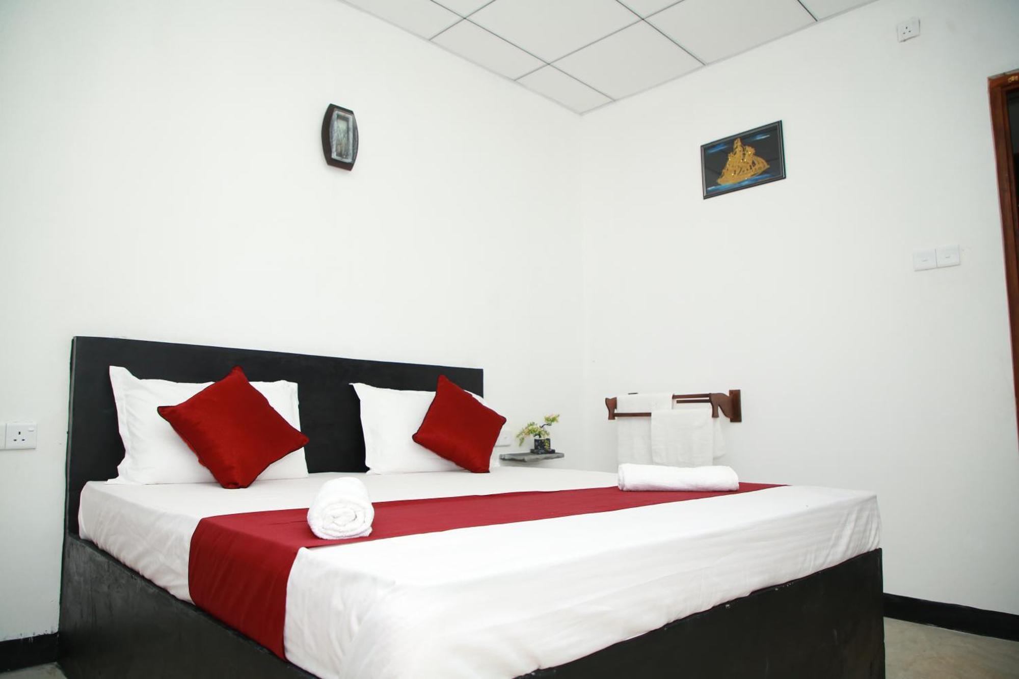 Samee Dream Guest Hotel Midigama East Exterior foto
