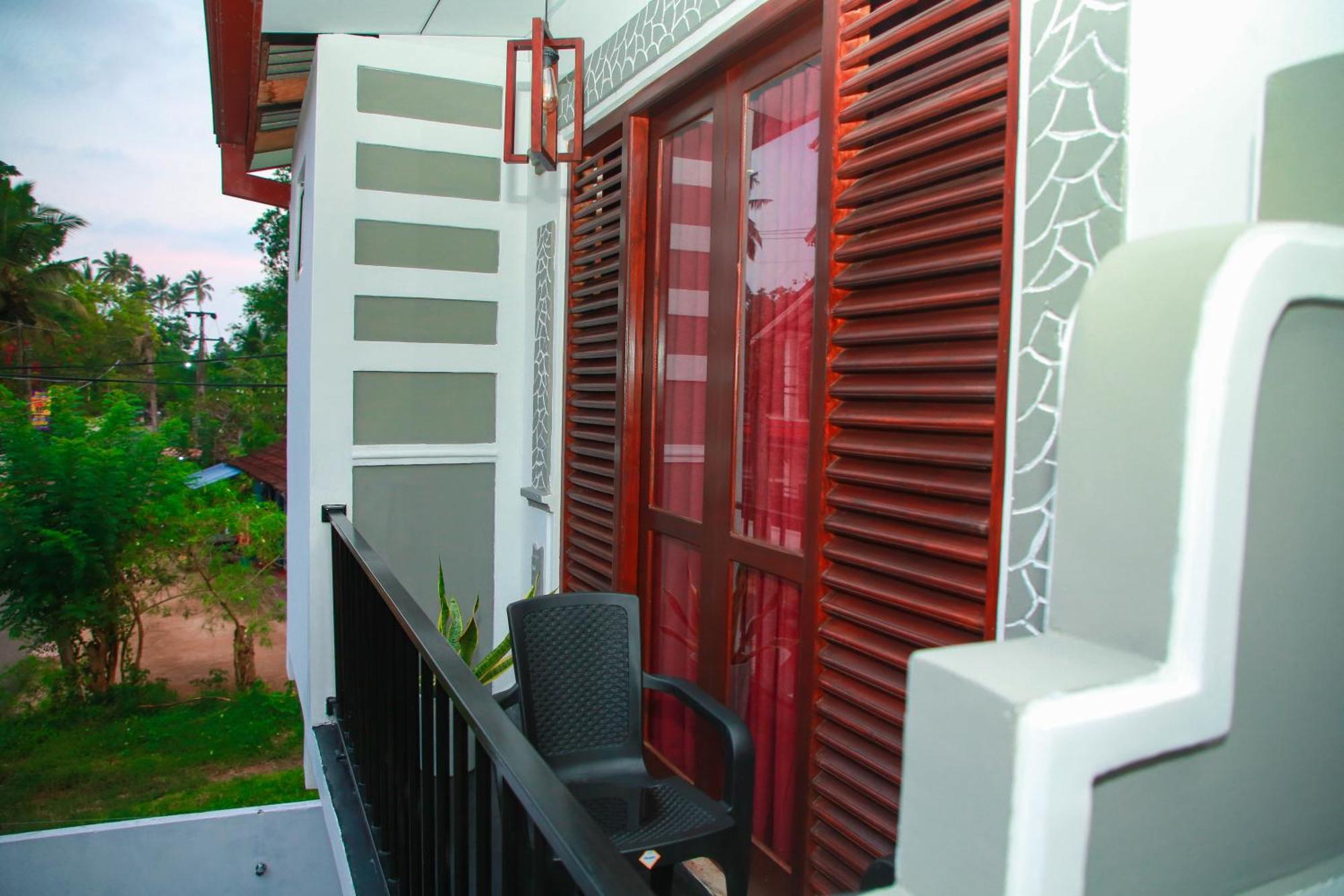 Samee Dream Guest Hotel Midigama East Exterior foto